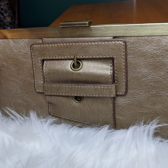 NWOT IBD Italy Antique Gold Clutch - Picture 3 of 5